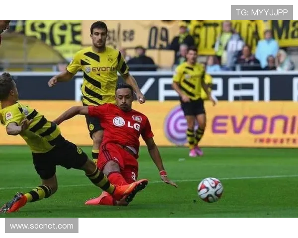 多特蒙德进攻火力充足但稳定性不足,领先后防守屡屡失守 多特蒙德进攻火力充足但稳定性不足,领先后防守屡屡失守