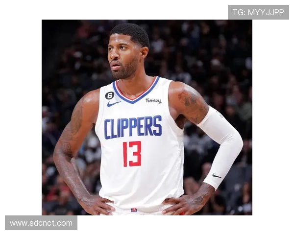 保罗·乔治今天裤子又撕了，是比赛劲爆还是买的牌子太娇气？