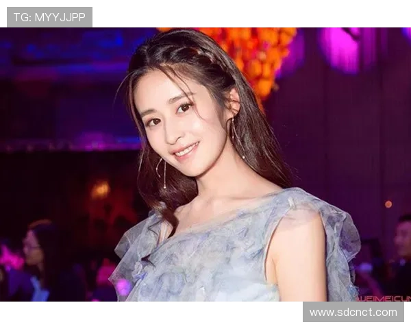 李冰洁竟然没打扮就直接现身，隔壁小区大妈都看懵了！