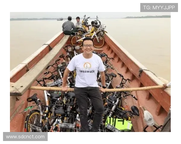 梁伟铿训练完直接去提了辆大G，教练还在骑共享单车