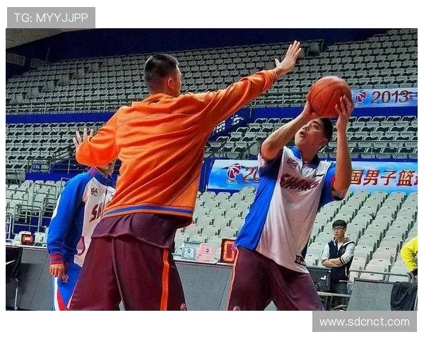 两次运球属于违例吗？规则解析告诉你答案